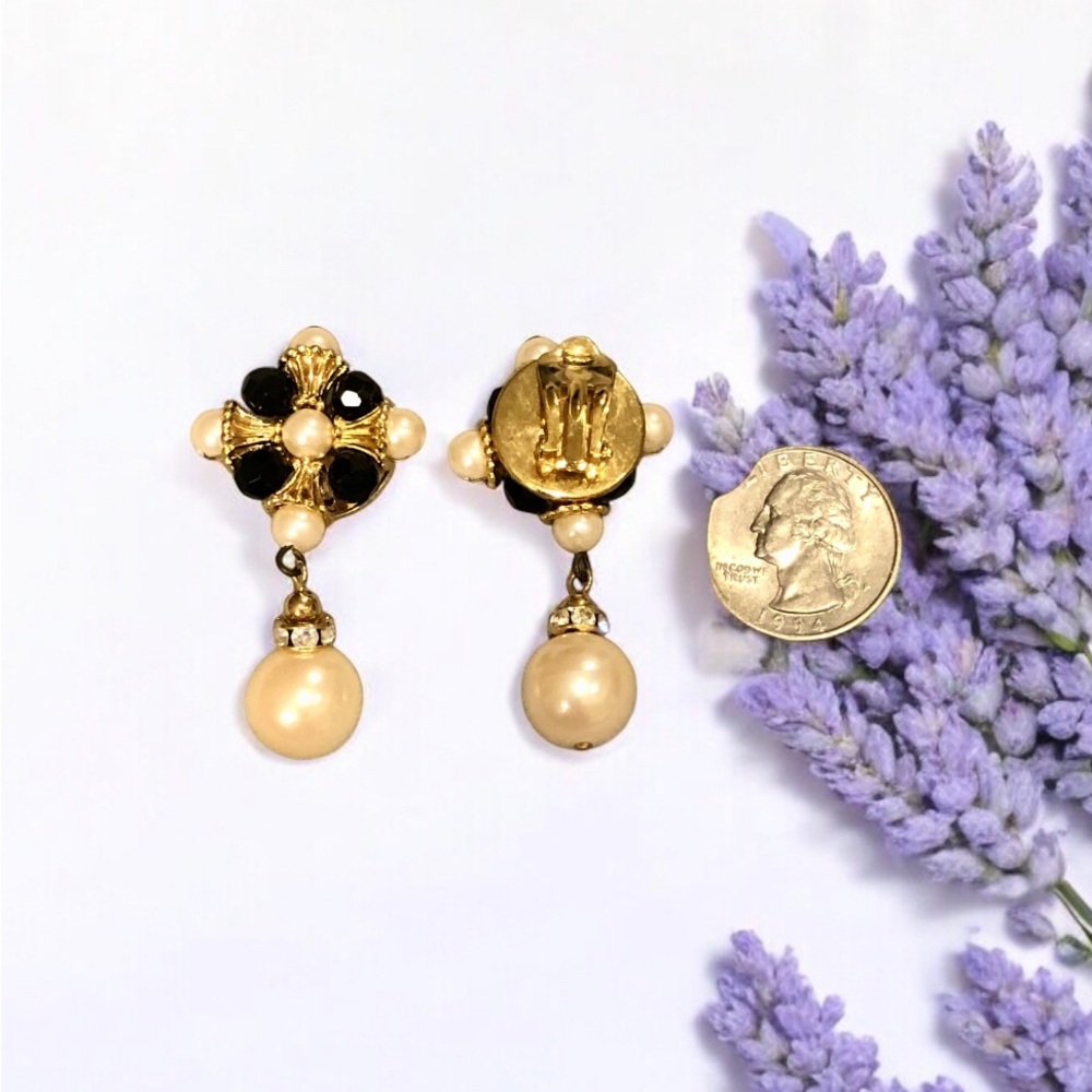 Vintage Regal Cross Dangling Pearl Black Gold Tone Clip On Earrings - Picture 2 of 2